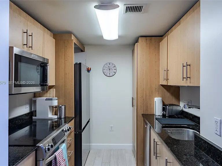 10275 Collins Ave #634 — Photo 11