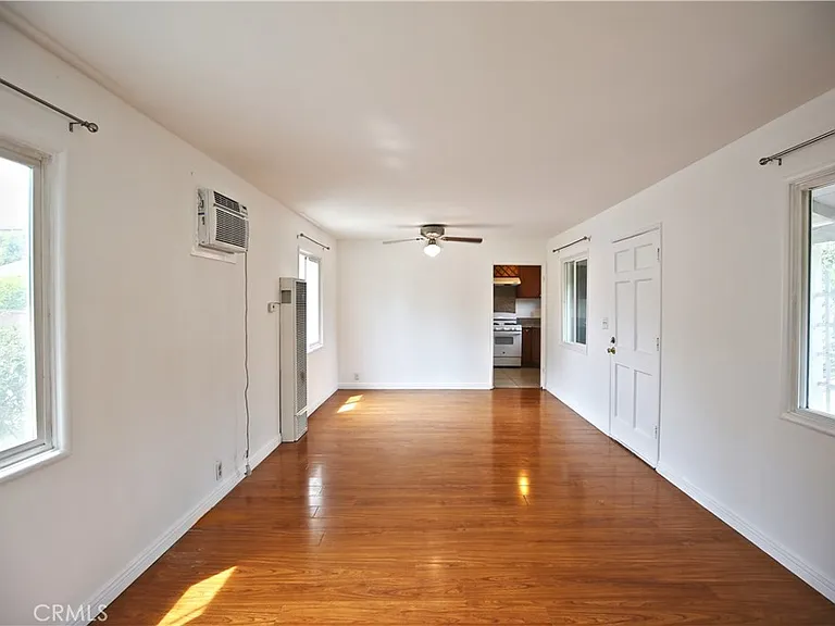 1211 S 10th Ave — Photo 3