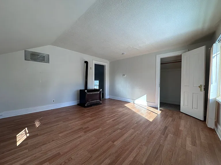712 S Oakland Ave — Photo 2