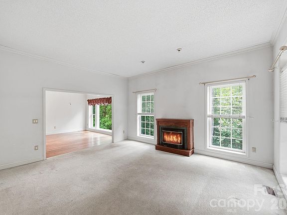 3rd image of 721 Canterbury Rd
