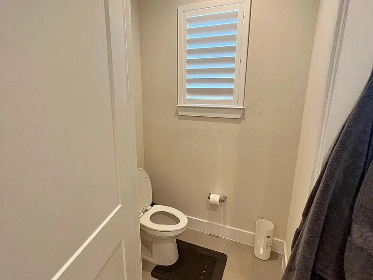 2084 Paragon Cir E — Photo 10