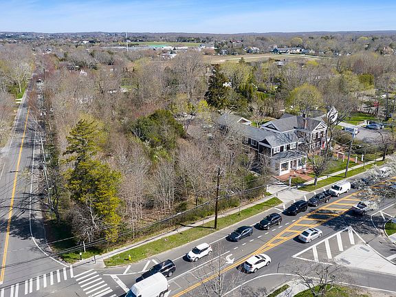 4th image of 2252 Montauk Hwy