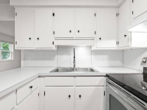 5th image of 1063 York St #1
