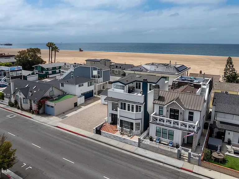 709 W Balboa Blvd — Photo 60