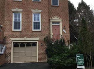 12323 Fox Lake Ct, Fairfax, VA 22033