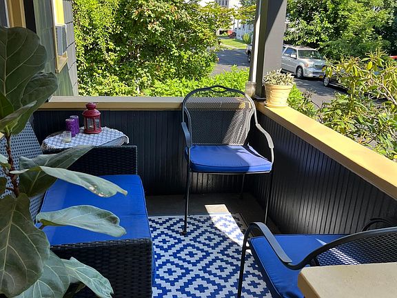 Front porch is a common area that you can relax, read and chat.