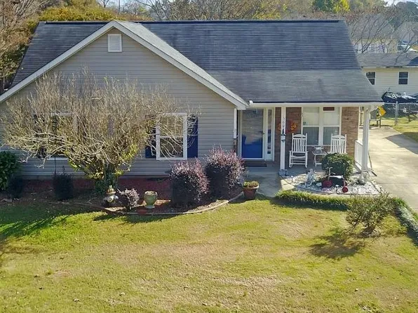 380 Hickory Dr, Social Circle, GA 30025
