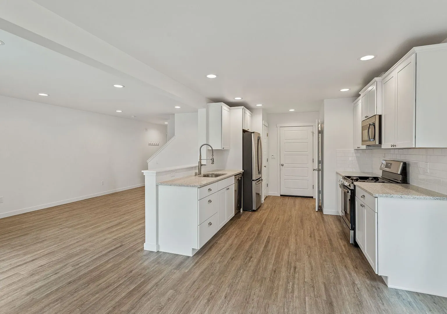 3 Bed 2.5 Bath - Townhome - Hillcrest - NAS Whidbey — Photo 2