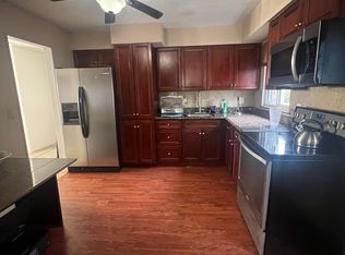 5 Martha Ln FLOOR 2, Smithtown, NY 11787