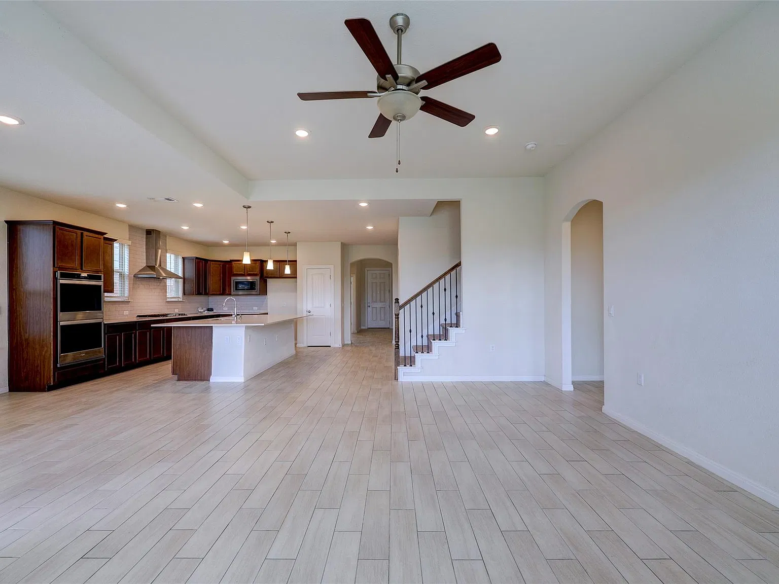 4 bed, 3.5 bath, 3411 sqft, $2,750 — Photo 3