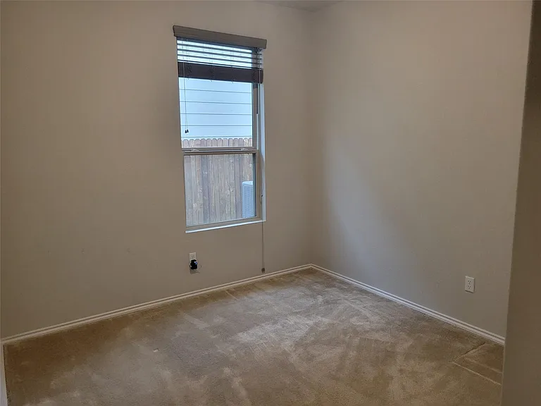 221 Compania Dr — Photo 21