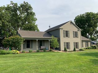 20924 N Deer Bluffs Dr, Chillicothe, IL 61523