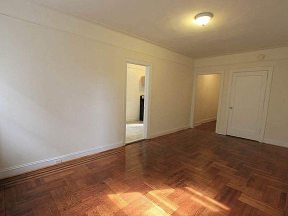 2nd image of 4415 43rd Ave APT B6