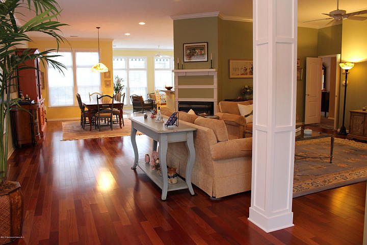 1st image of 39 Goldensprings Dr