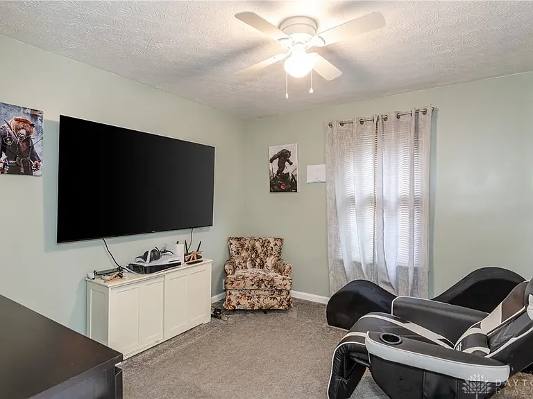 2401 Kewanna Ln — Photo 22