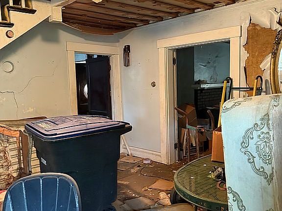 4th image of 221 E 2nd St