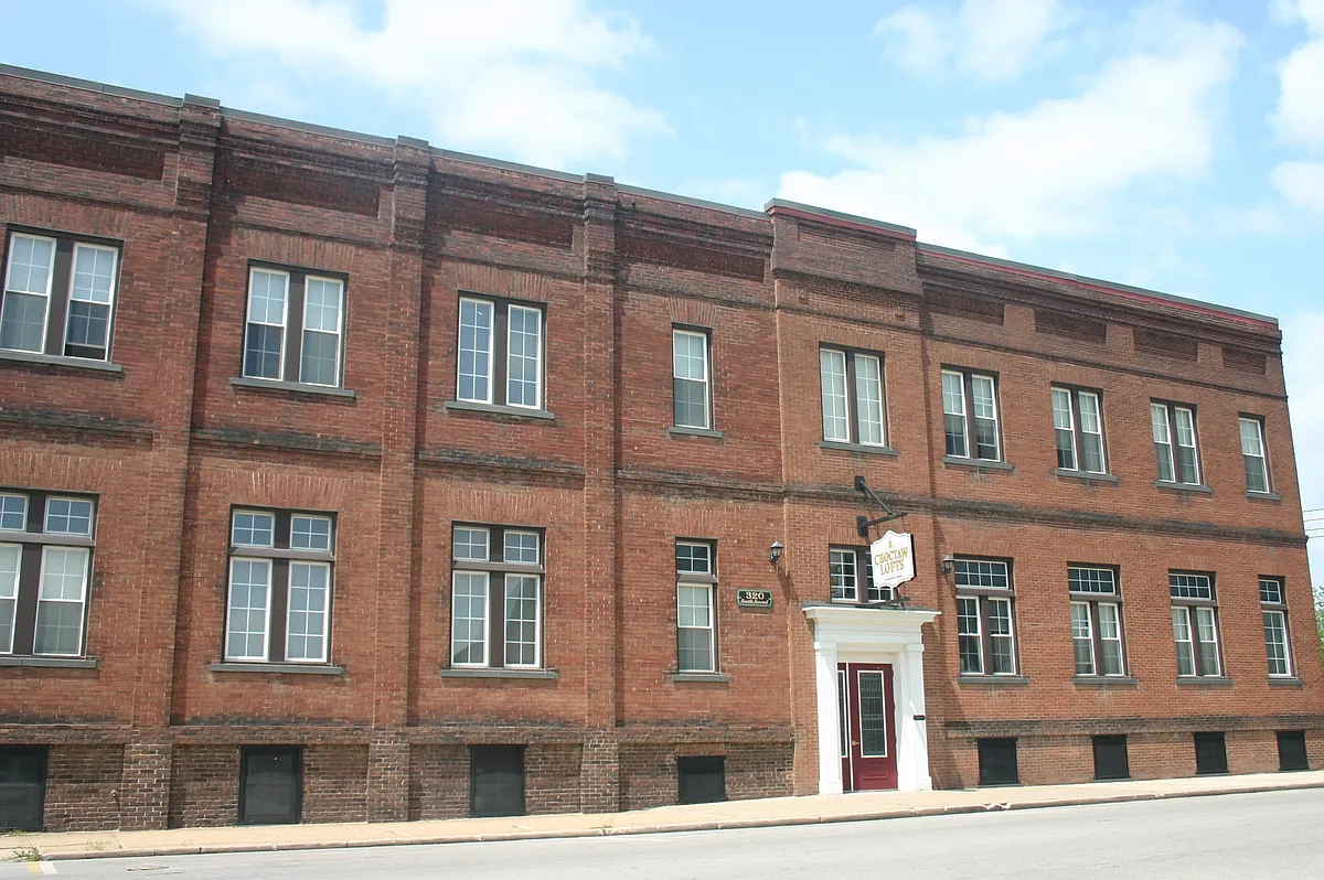 Building Photo - 320 S 2nd St
