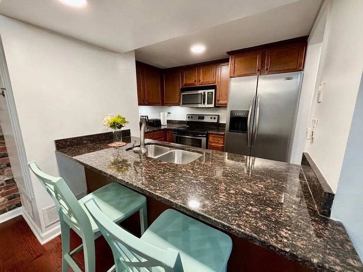 2 bed, 1.5 bath, 1458 sqft, $2,650 — Photo 3
