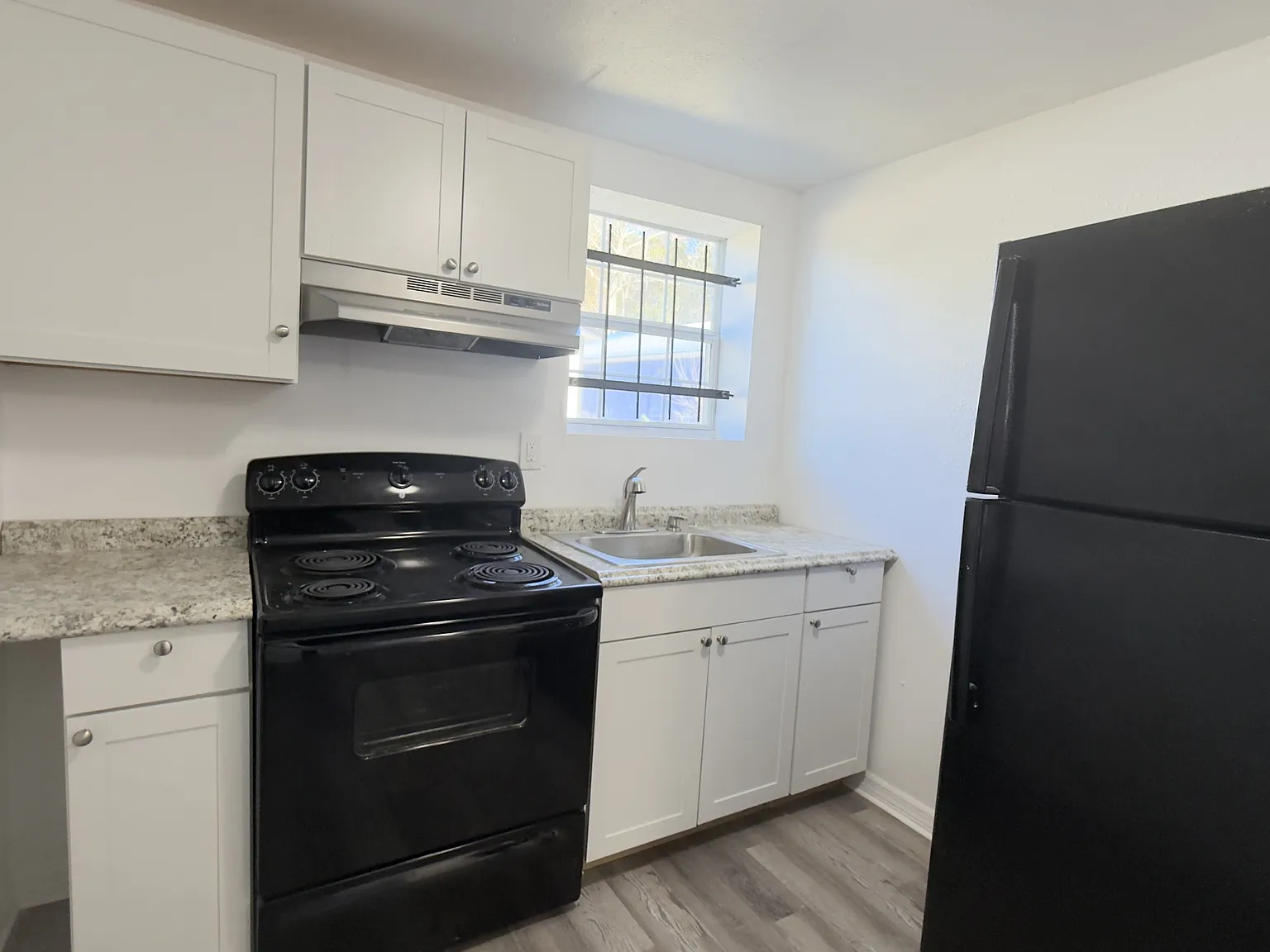 2185 Benedict Rd - 2187 — Photo 1