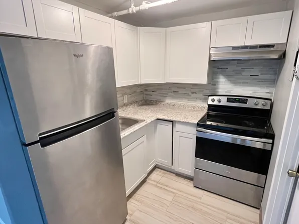 48 Old Foxon Rd #A, New Haven, CT 06513