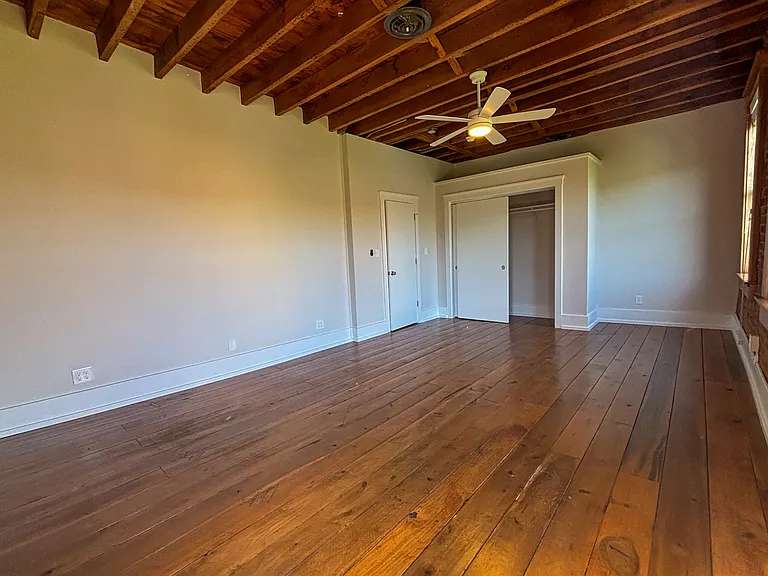 1318 Main St #5 — Photo 4