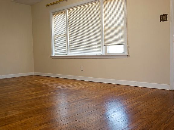 3rd image of 1130 Gahan Dr