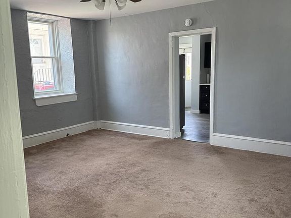 3rd image of 207 Carre Ave