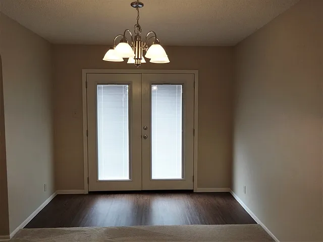 7659 Chatsworth — Photo 3