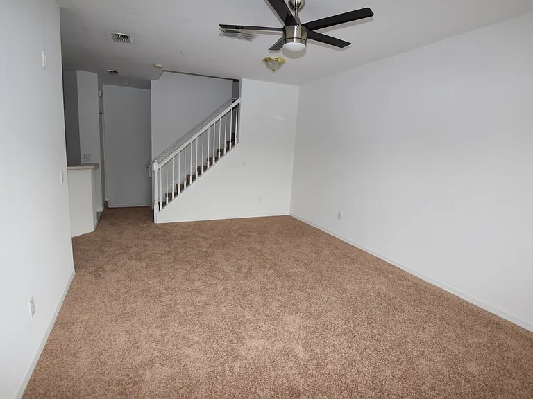 2604 Grand Central Pkwy #2 — Photo 3