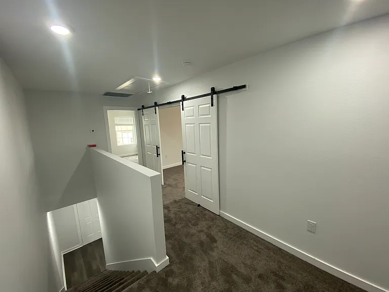 340 Sunnyside Dr #B — Photo 13