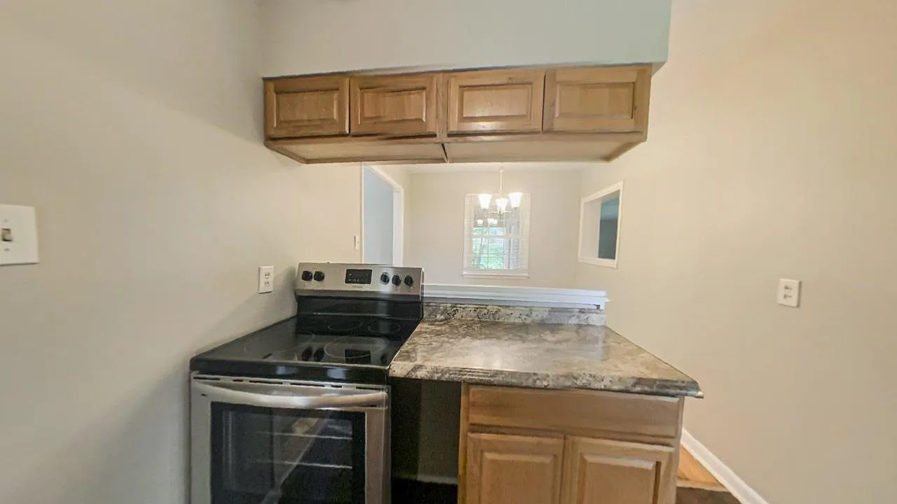 1811 Woodmere Dr — Photo 4