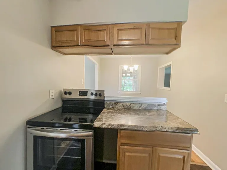1811 Woodmere Dr — Photo 4