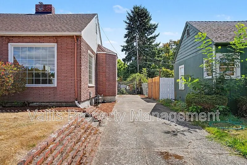2 bed, 1.0 bath, 964 sqft, $1,750 — Photo 3