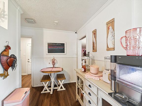 5th image of 606 Brook Ln