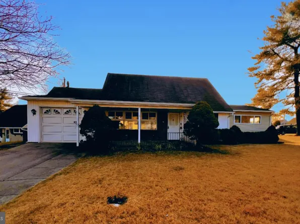 34 Verdant Rd, Levittown, PA 19057