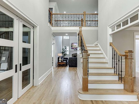 2nd image of 1083 Meadow Bluff Ter