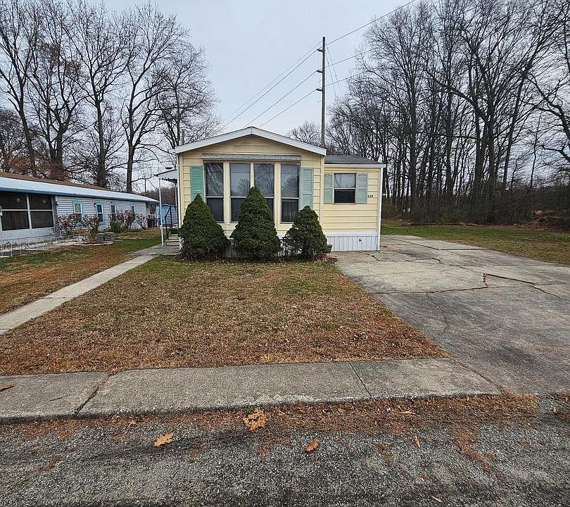 1st image of 239 Oak Ln