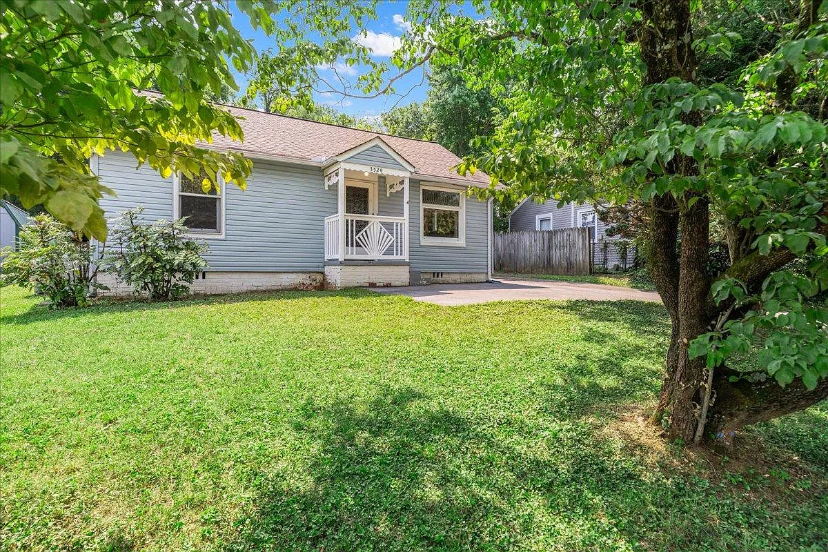 3 bed, 1.5 bath, 1397 sqft, $1,900 — Photo 1