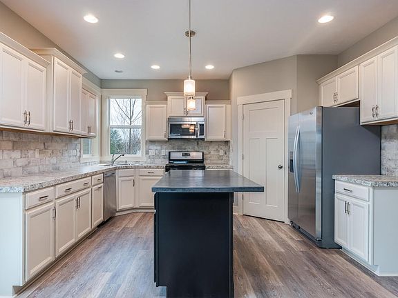 3rd image of 3029 Park North Dr