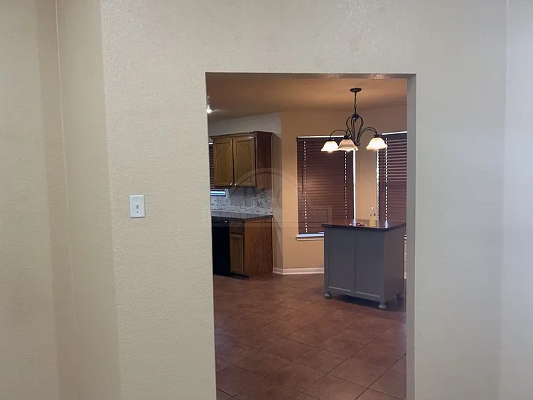 2509 Lavender Ln — Photo 4