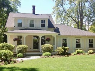 38 Adelaide Ave, Barrington, RI 02806