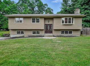 7 Lakeview Dr, Chester, NY 10918