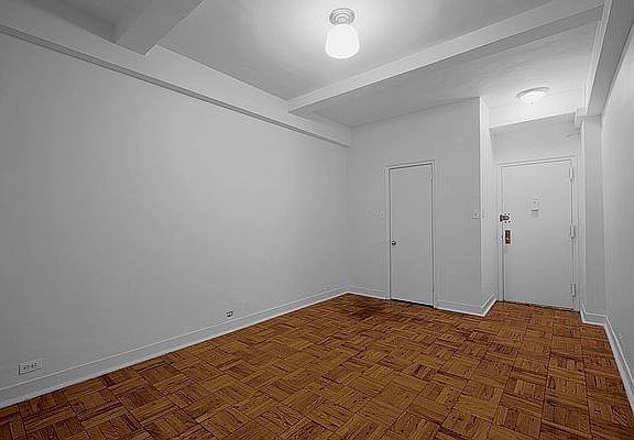 3rd image of 160 W 71st St APT 7B