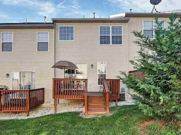 2723 Foxshire Dr — Photo 12