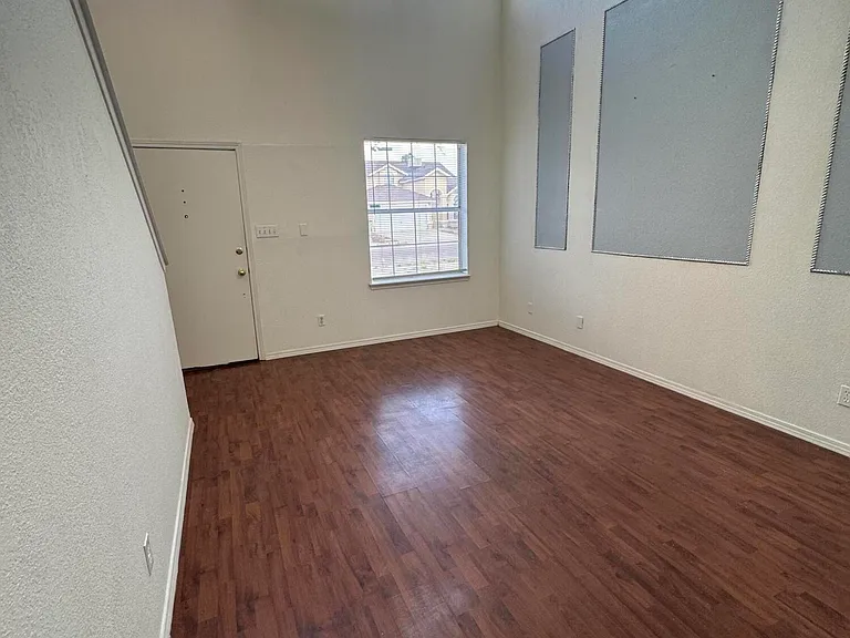 3033 Tierra Humeda Dr — Photo 2