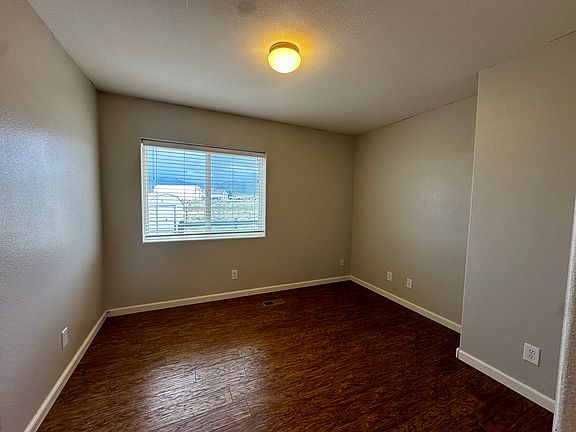 4th image of 15 Collingwood Ln