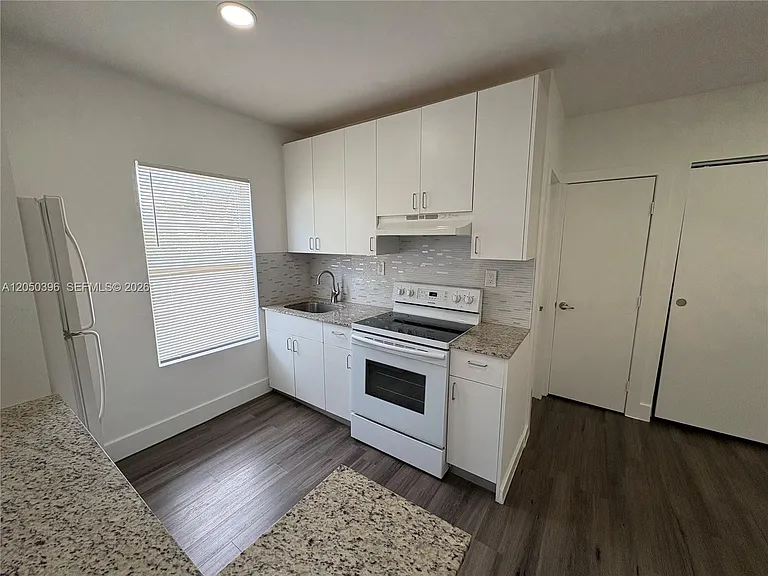 3237 SW 4th St #5 — Photo 7