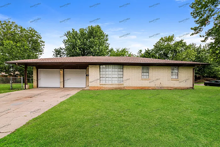 3 bed, 1.0 bath, 1064 sqft, $1,495 — Photo 1