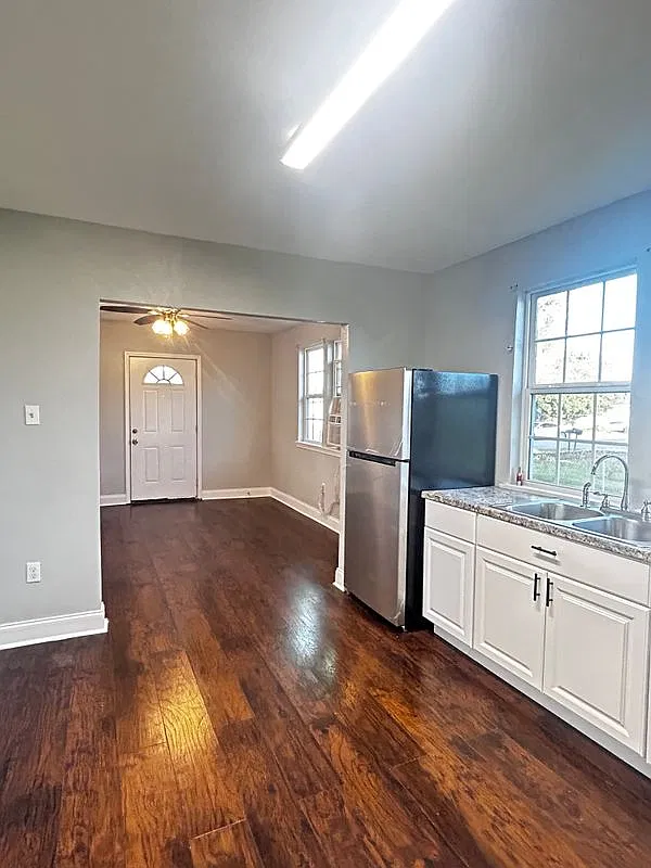 2 bed, 2.0 bath, 975 sqft, $1,350 — Photo 4