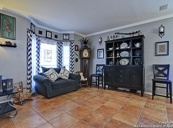 4th image of 814 Lightstone Dr